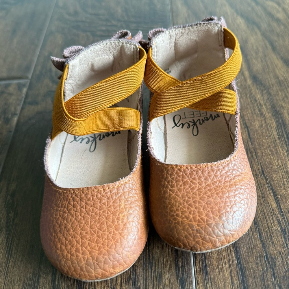 Monkey Feet bow back flats